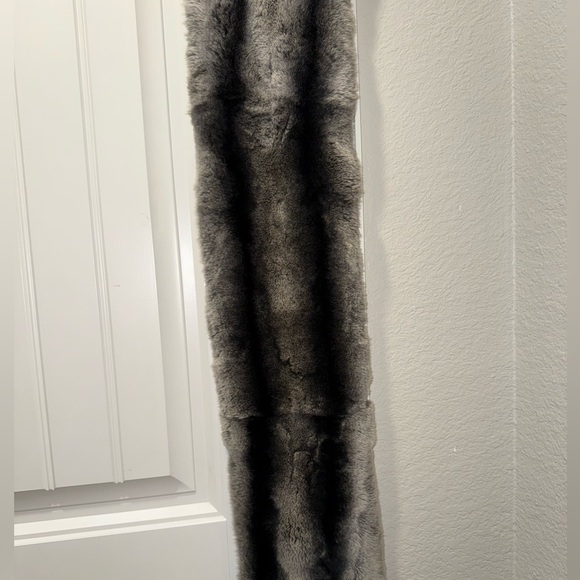 Real Fur Pull-Through Scarf Michael Kors 

• 100% Rex Rabbit - Picture 12 of 15